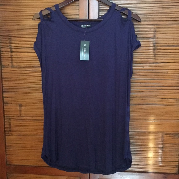 Boundaries Crossed Top in Navy by Fashion Nova 3x - Picture 2 of 3